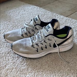 Nike Zoom Pegasus 33 Sneakers
